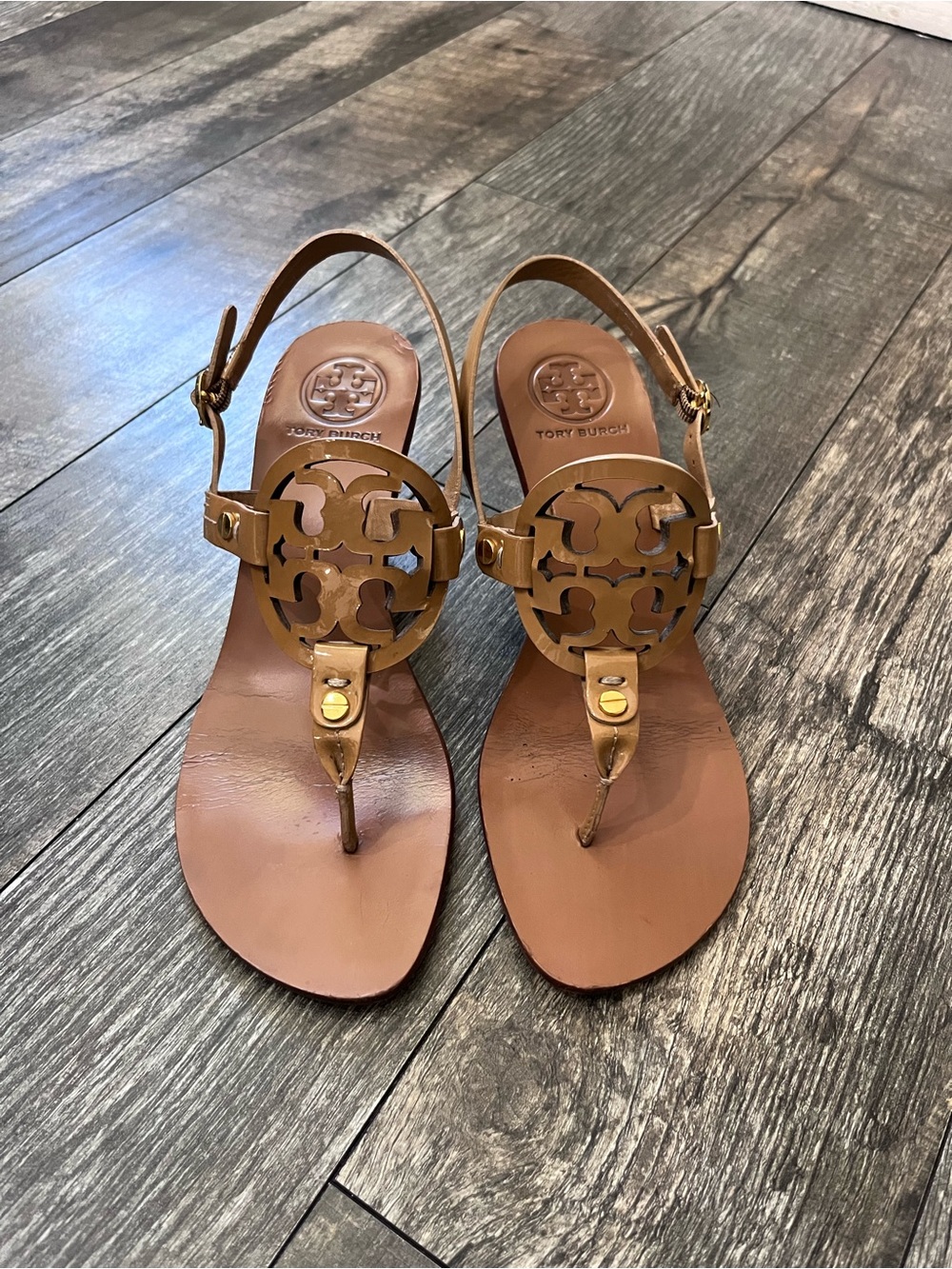 Tory Burch “ Holly” Logo Thong Sandal Kitten Heel - 6.5